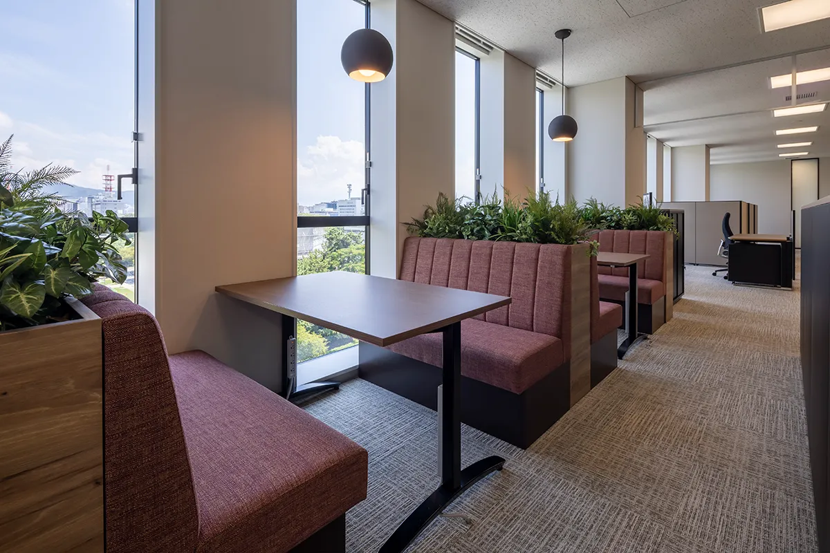 執務スペース　窓側ソファー