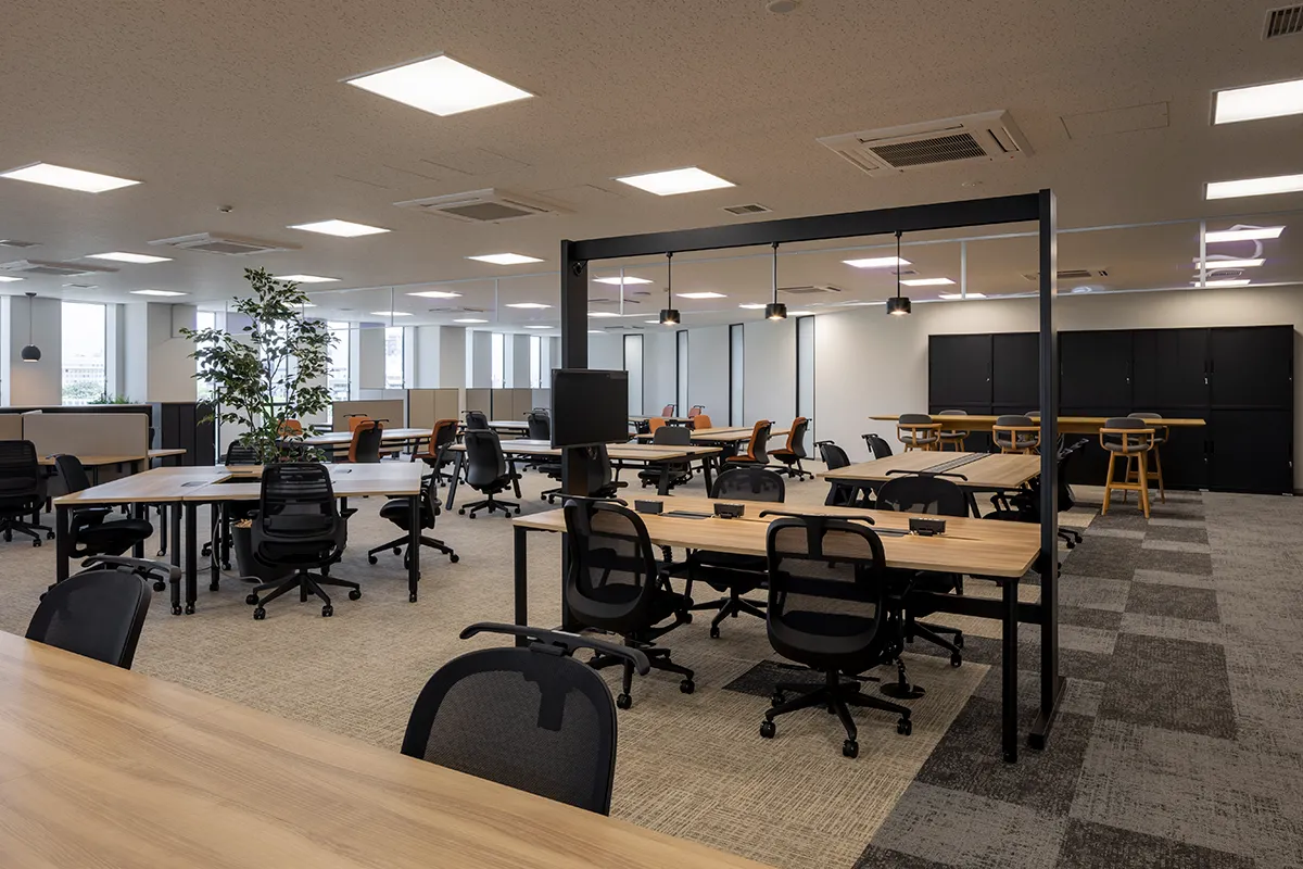 執務スペース　８F