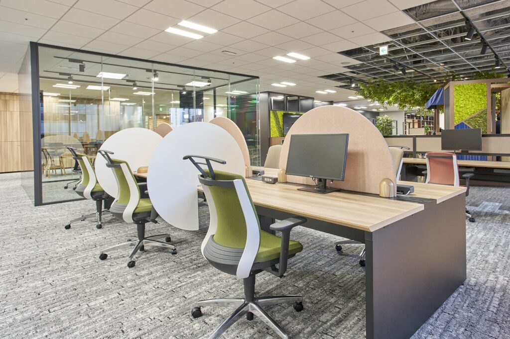 フリーアドレスの課題を解決する座席管理システムのメリットを解説